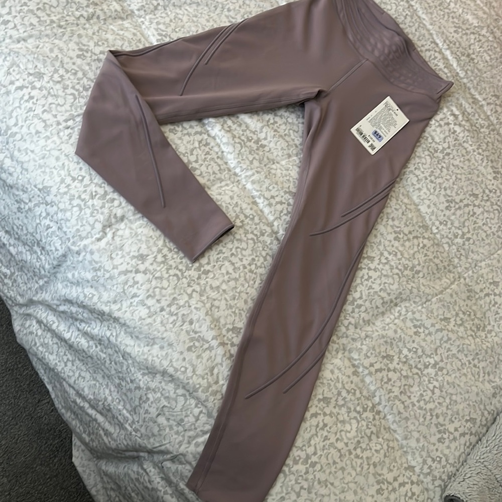 Lululemon get in line 28” so 8